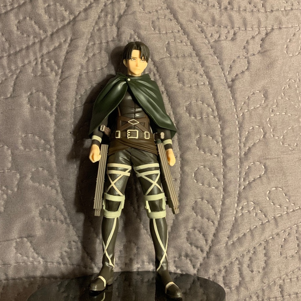 Levi AOT figure